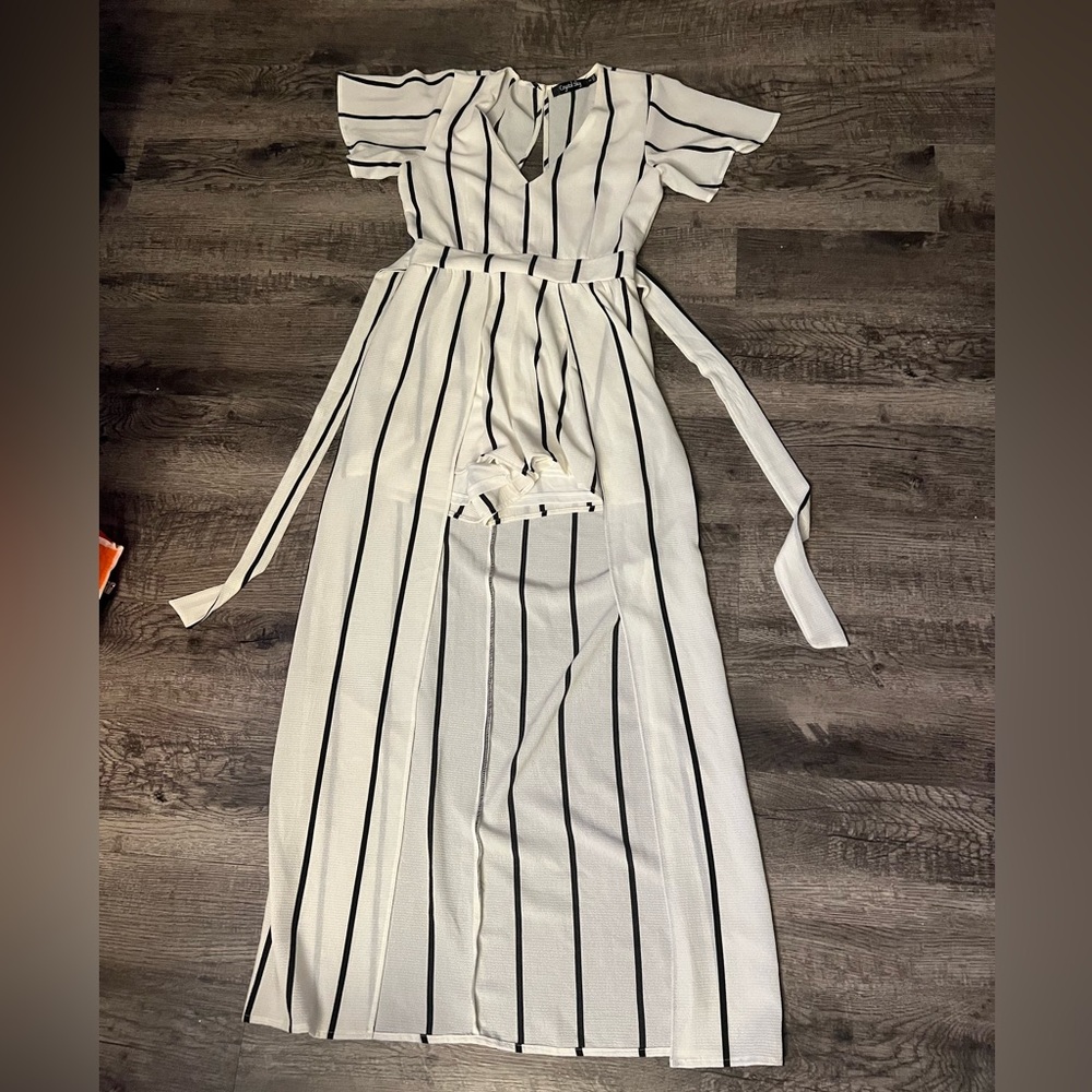 Black&white romper w/cape